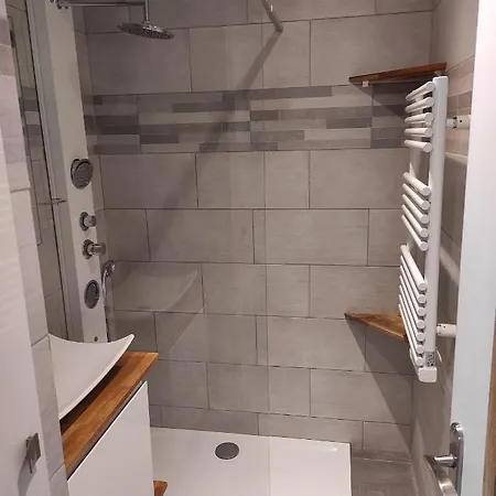 4 Personnes Avec Piscine, Tennis, Proche De La 公寓 *