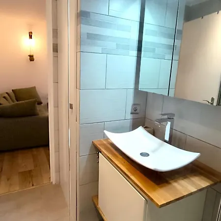 4 Personnes Avec Piscine, Tennis, Proche De La